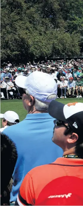  ??  ?? Tiger Woods tees off at the first hole after his eventful morning