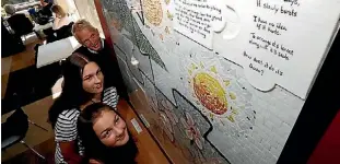  ?? PHOTO: MARTIN DE RUYTER/ FAIRFAX NZ ?? Kelly Lyons, front and Charlotte Halsey with Lloyd Harwood of the Nelson Arts Council at Nelson Airport with the mosaic.