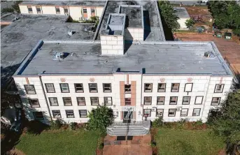  ?? Photos by Jason Fochtman / Staff photograph­er ?? Almost three years after the city of Conroe shuttered the former Montgomery County Hospital, a Kansas-based developer is proposing turning the structure into apartments for seniors.