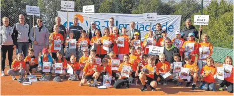  ?? FOTOS: BERND BAUR ?? Siegreiche junge Spieler beim Mannschaft­s-Landesfina­le der VR-Talentiade in Schwendi.