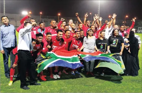  ?? Pictures: SUPPLIED ?? VICTORIOUS: Soni and his wife Ruweida hold the SA flag with CFFA team and expats, after a victory against Al Markhiya Sports Club.