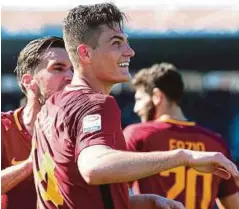  ??  ?? PEMAIN Roma, Patrick Schick (depan) meraikan kejayaan menjaringk­an gol bersama rakan sepasukan.