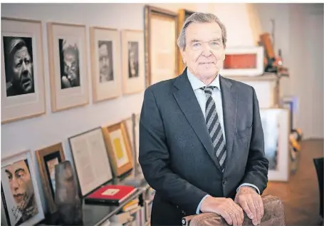  ?? FOTO: MICHAEL KAPPELER/DPA ?? Gerhard Schröder im März dieses Jahres in seiner Kanzlei.