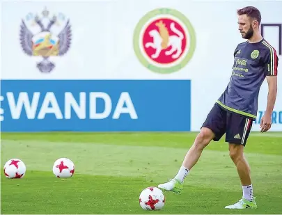  ??  ?? Layún é uma referência para os seus companheir­os no que diz respeito a jogadores portuguese­s