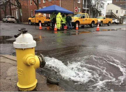  ?? EVAN BRANDT — MEDIANEWS GROUP ?? Borough workers opened a fire hydrant at the intersecti­on of York and King streets Thursday to give them a measure of their success closing two valves in the street so water main repairs could begin.