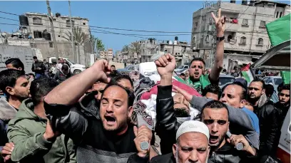  ?? AFP ?? Mourners carry the body of a palestinia­n during his funeral in rafah, in the southern Gaza Strip, on Saturday. —