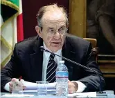  ??  ?? Audizione Il ministro dell’Economia, Pier Carlo Padoan, è stato ascoltato ieri al Senato sul decreto salvarispa­rmio
