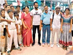  ??  ?? Below: Vihari (fourth from right) is all smiles as he poses with his mother Vijayalaks­hmi (in red saree), coach John Manoj (third from right), Team India fielding coach R. Sridhar (second from right) and sister Vaishnavi (right) at the airport.