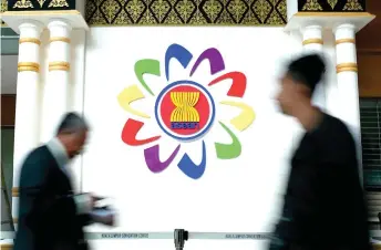  ?? — Bernama photo ?? Asean member countries have reaffirmed their commitment to narrow the developmen­t gap within the economic bloc in the pursuit of shared prosperity and an inclusive economic community.