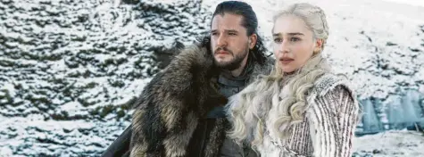  ?? Foto: Sky/dpa ?? Kit Harington als Jon Schnee und Emilia Clarke als Daenerys Targaryen in einer Folge der achten Staffel der Serie Game of Thrones.