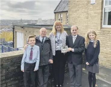  ??  ?? REUNITED: Head boy Samuel, Luke Murphy, Head Mrs Angstmann, Colin Wright and head girl Erin.