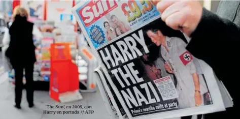  ?? ?? ‘The Sun’, en 2005, con Harry en portada // AFP