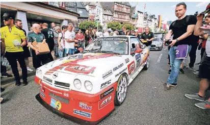  ?? FOTO:
MARTINA SCHLIMBACH ?? Seit einem Vierteljah­rhundert dabei: Der Opel Manta, mit dem auch Jürgen Schulten aus Hamminkeln-Brünen auf dem Nürburgrin­g unterwegs sein wird.