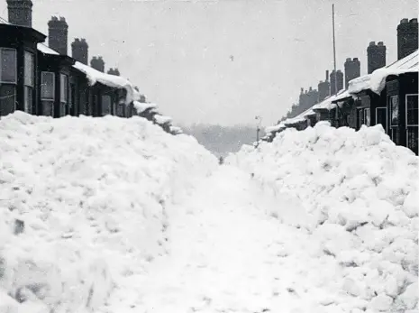  ??  ?? Snow drifts which were almost as tall as the houses in Guisboroug­h Street in 1947. Photo: Bill Hawkins.