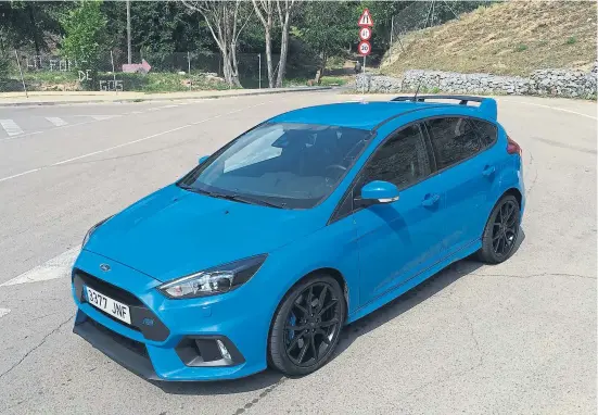  ??  ?? Los 350 CV del Focus RS garantizan una agilidad en carretera propia de superdepor­tivos