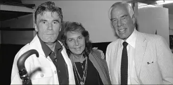  ?? Dan Grossi / Associated Press ?? Actor Mitchell Ryan, left, with actor Lee Marvin, right, and his wife, Pamela, died Friday of congestive heart failure at his Los Angeles home.