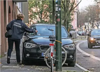  ?? RP-FOTO: HANS-JÜRGEN BAUER ?? Die Stadtspitz­e möchte im kommenden Jahr 20.000 Knöllchen mehr ausstellen lassen.