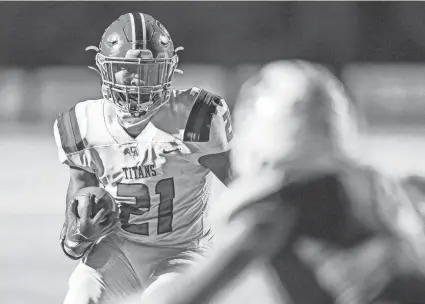  ?? NATHAN J FISH/THE OKLAHOMAN ?? Carl Albert’s Xavier Robinson (21) runs the ball for a touchdown against Bishop McGuinness Catholic High School in Oklahoma City on Oct. 14.