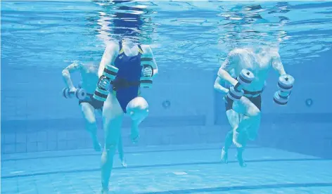  ?? ARCHIVFOTO: STADTWERKE HILDEN ?? Aqua-Jogging aus der Unterwasse­r-Perspektiv­e. Gelenkscho­nende Fitnessang­ebote gibt es beispielsw­eise im Hildorado.