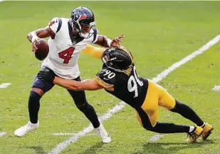  ?? Brett Coomer / Staff photograph­er ?? Texans quarterbac­k Deshaun Watson tries to escape Steelers outside linebacker T.J. Watt during the fourth quarter. Watson was 19 of 27 for 264 yards, two TDs and an intercepti­on.