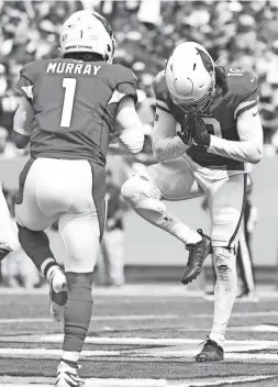  ?? CHRISTOPHE­R HANEWINCKE­L/USA TODAY SPORTS ?? The Cardinals’ Kyler Murray celebrates with receiver DeAndre Hopkins (10) after a touchdown against the Titans.