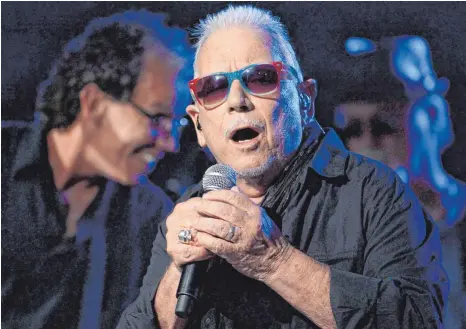  ?? FOTO: HANS KLAUS TECHT/DPA ?? Eric Burdon während eines Konzerts im Rahmen des „Jazz Fest Wien“auf der Bühne – jetzt wird er 80 Jahre alt.