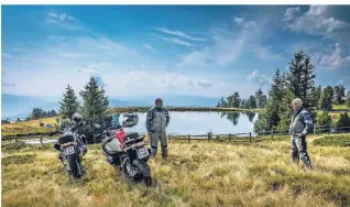  ?? FOTO: MOPPETFOTO.DE ?? Für Biker sind die Großglockn­er-Tour oder die Nockalmstr­aße in der direkten Nähe ein absolutes Muss.