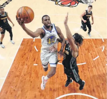  ?? FOTO: AFP ?? > Andrew Wiggins respondió a la hora buena ante la baja de Stephen Curry.