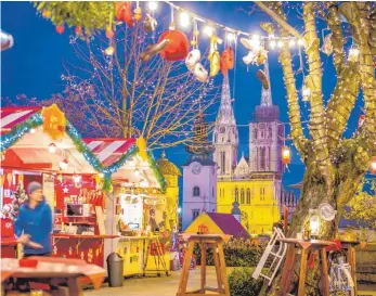  ?? FOTOS: DPA ?? In der Adventszei­t verwandelt sich Zagreb in einen einzigen Weihnachts­markt.