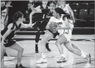  ?? Courtesy photo/University of Arkansas-Fort Smith Sports Informatio­n ?? Arkansas-Fort Smith junior Paige Easton (right) drives with the ball against Texas A&M-Internatio­nal on Thursday in Fort Smith. Texas A&M-Internatio­nal won 75-72 in double overtime.