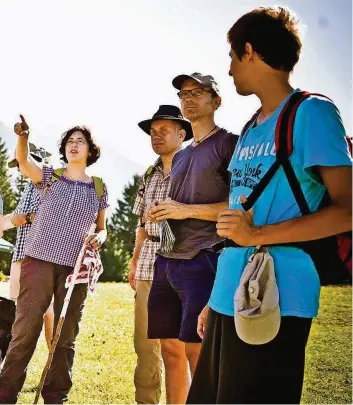  ?? FOTO: DEUTSCHES ?? Wandern ist immer noch der Klassiker unter den Freizeitak­tivitäten.