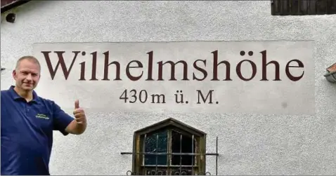  ??  ?? Yves Stubenrauc­h führt die beliebte Gaststätte Wilhelmshö­he weiter, die seit  geschlosse­n war. Sie liegt auf dem Buchberg oberhalb von Stadtilm und besteht seit fast  Jahren. Fotos: Hans-Peter Stadermann()