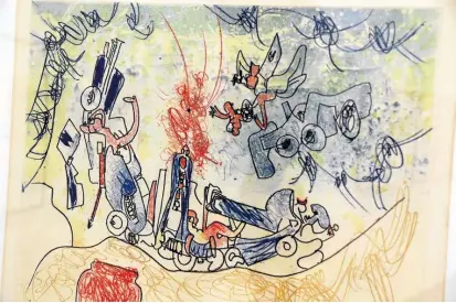  ??  ?? Una obra del chileno Roberto Matta. Sus creaciones fueron realizadas en la época de la dictadura chilena. Los trazos son desordenad­os por la crisis que vivía el país.