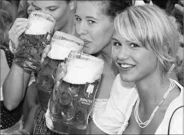  ?? REUTERS, FILE ?? German brewers are thanking the warm weather for the rise in beer consumptio­n. In the first
half of last year, warmer temperatur­es gave way to a one per cent increase in sales.