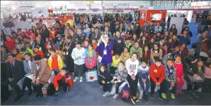  ?? PHOTOS PROVIDED TO CHINA DAILY ?? The 5th China Shanghai Internatio­nal Children’s Book Fair, which took place at the Shanghai Expo Exhibition Center from Nov 17-20, draws children and their parents for such events as book signings, meeting writers and early-education forums.