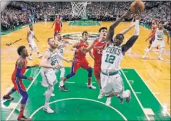  ??  ?? FUNDAMENTA­L. Terry Rozier fue determinan­te con sus 29 puntos.