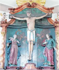  ?? FOTO: WALDVOGEL ?? Romanische­s Kreuz in einem barocken Altar.