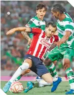  ?? ?? Desde que llegó a las Chivas, Mozo se entrega con todo en cada partido.