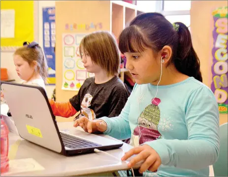  ?? Janelle Jessen/Siloam Sunday ?? Second-grade student Lizabeth Martinez worked on a Chromebook computer during class on Thursday afternoon. Allen Elementary School has Chromebook­s for each student in second grade.