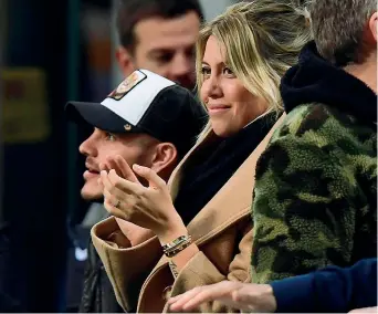  ?? (Afp) ?? Sugli spalti Mauro Icardi e Wanda Nara sono andati a San Siro ad assistere alla partita dell’inter contro la Sampdoria. Un gesto che la società ha interpreta­to come un passo di avviciname­nto