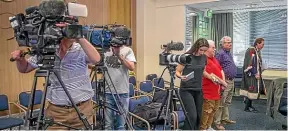  ?? KAVINDA HERATH/STUFF ?? The latest meeting of the Invercargi­ll City Council has lasted just five minutes, which included underfire mayor Sir Tim Shadbolt, right, not producing his monthly mayor’s report.