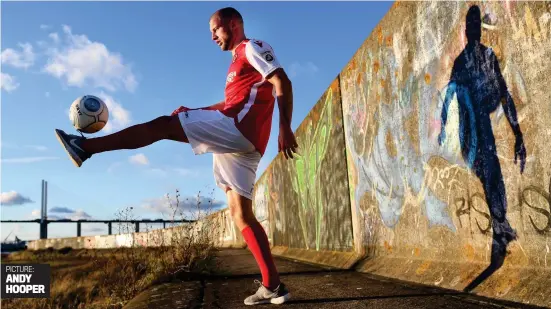  ?? PICTURE: ANDY HOOPER ?? Out of the shadows: Ebbsfleet winger Luke Coulson juggles a ball with the Queen Elizabeth II Bridge in the background