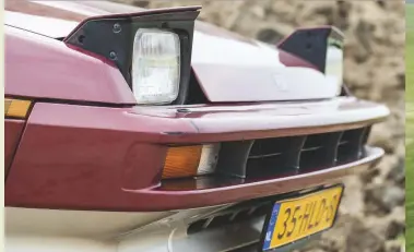  ?? ?? De klapkoplam­p was typisch voor Japanse sportwagen­s in de jaren tachtig.