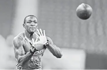  ?? Michael Conroy photos / Associated Press ?? Baylor defensive back Demetri Goodson uses his 9¼-inch hands to complete a drill at the NFL combine.