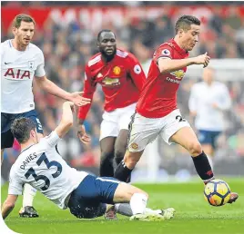  ??  ?? Spurs’ Ben Davies tackles Ander Herrera