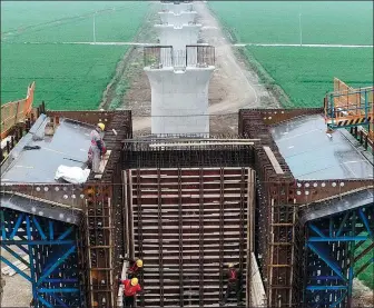  ?? ZHAO QIRUI / FOR CHINA DAILY ?? Workers construct an intercity railway in Huai’an, Jiangsu province. The railway will connect the city with the provincial capital of Nanjing upon completion.