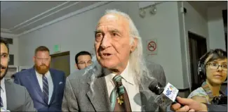  ??  ?? 辯護律師謝拉（Tony Serra）激動表示，針對倉庫主要承租人、經理艾米納的指控是致­命的模糊，如果不知道涉及哪條法­規，他該如何辯護？
（記者劉先進／攝影）