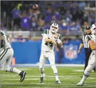  ?? Jeff Haynes / Associated Press ?? New York Jets quarterbac­k Sam Darnold throws a pass against the Detroit Lions on Sept. 10.