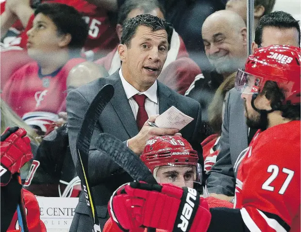  ?? — THE ASSOCIATED PRESS FILES ?? Carolina Hurricanes coach Rod Brind’Amour speaks with his players during a pre-season game. Honest communicat­ion is vital, he says, with a personal touch: ‘You’ve got to get to know them, because they all tick a little different.’