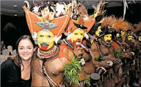  ??  ?? Kreuzflug „an das schönste Ende der Welt“: Melanie Frühwirt in Papua-Neuguinea